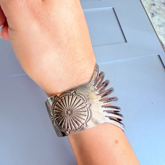 Native American Navajo Wilbert Benally BIG Sterling Silver 8 Rail Cuff Bracelet - Picture 11 of 12